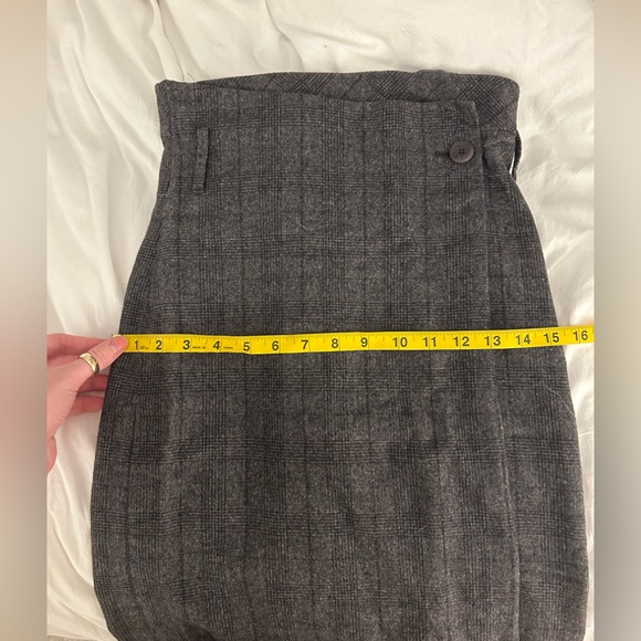 Aritzia Babaton skirt - Picture 9 of 10